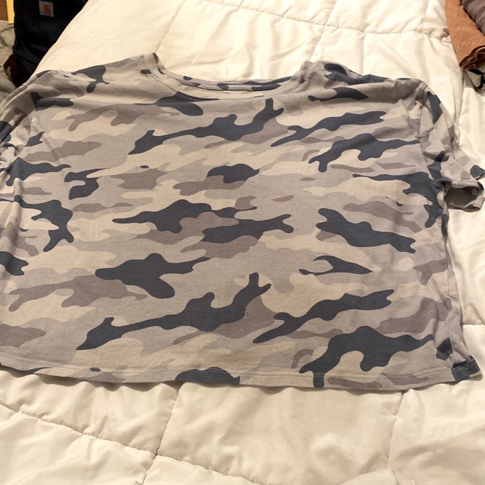 Never worn! Old Navy camouflage cropped tee